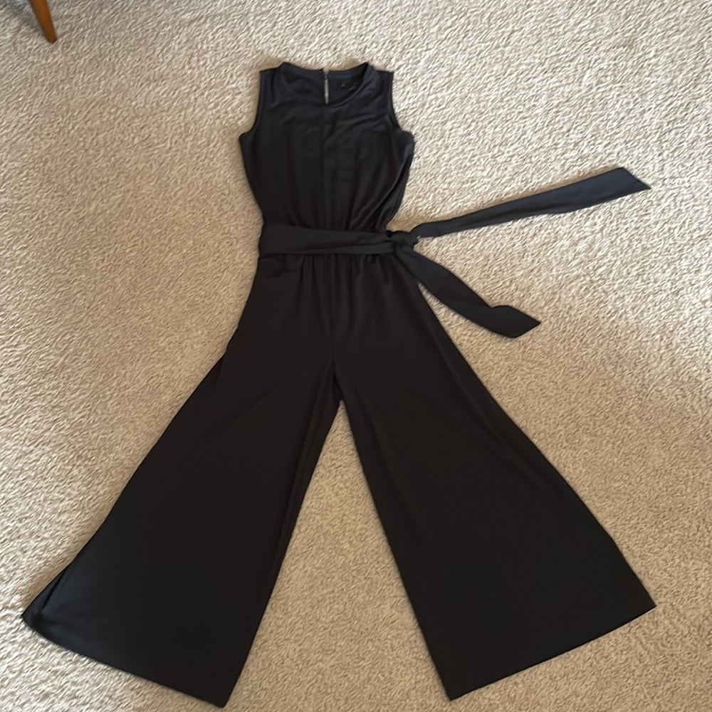 Black Banana Republic jersey jumpsuit w detachable belt. Size S.